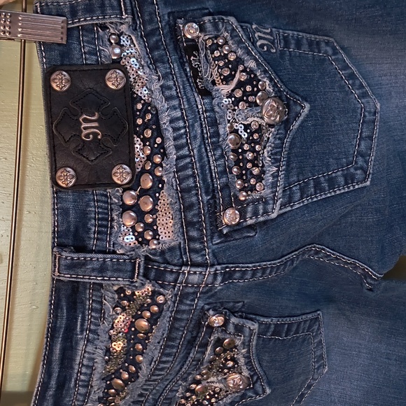 Women's Miss Me Sparkle Embellished Back Pocket Yolk Bootcut Jean 26 × 30 - Picture 9 of 15